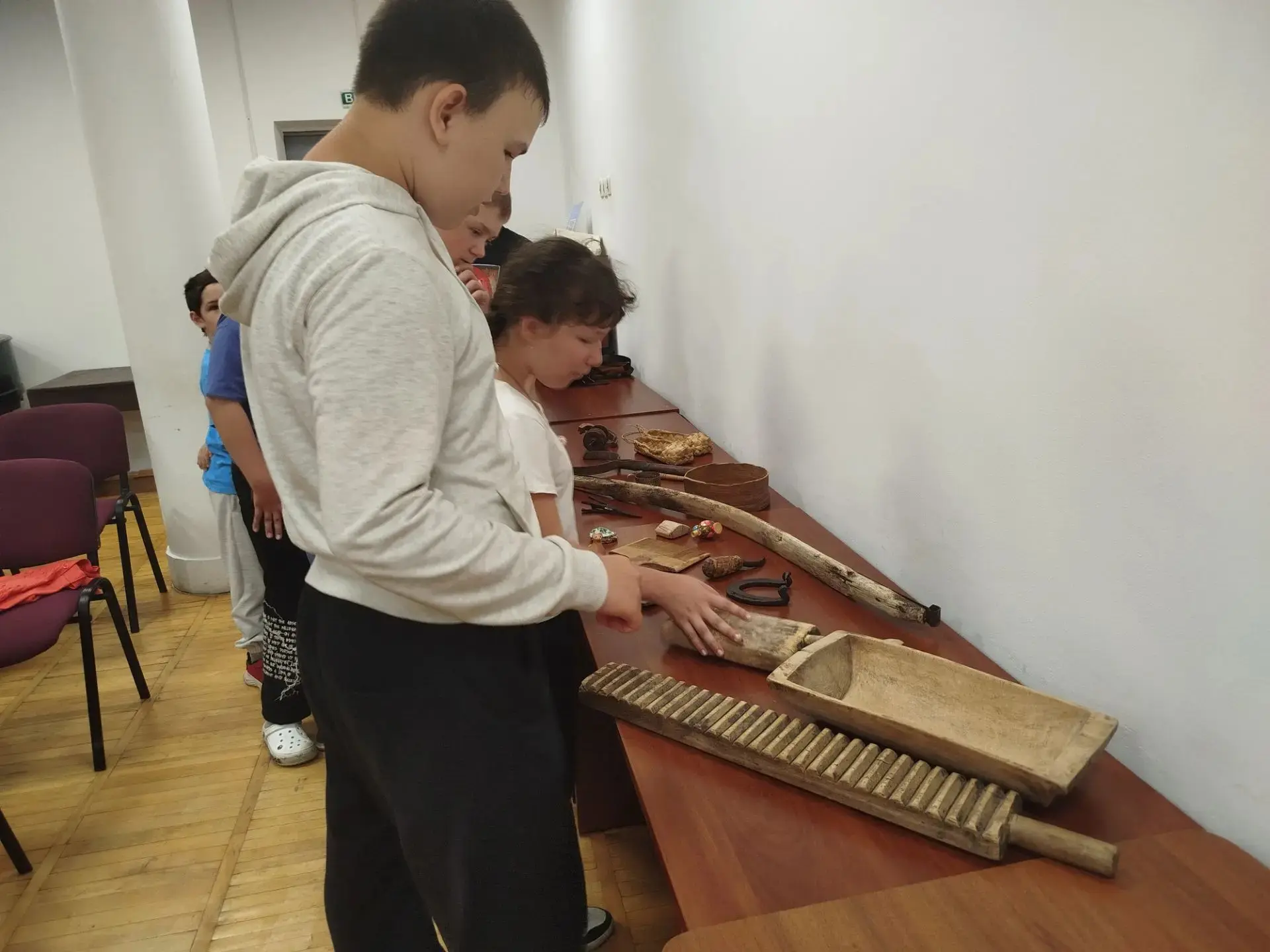 🎒 Путешествие в прошлое: как наши школьники провели день в краеведческом музее

☀Лето — это не толь