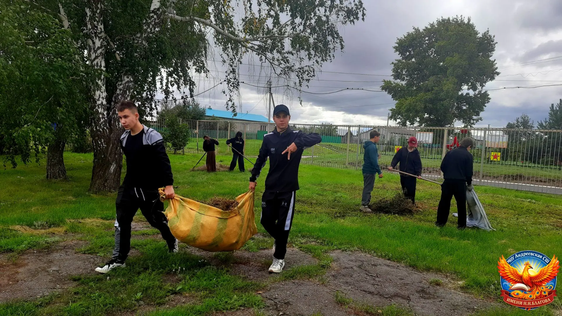 🎒📚 Сегодня особенный день — ребята снова переступили порог родной школы! 🎉