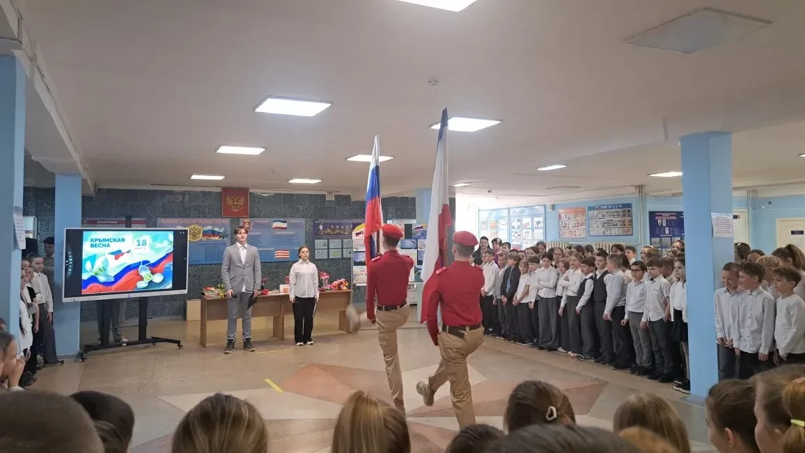 ✨🇷🇺 В единстве — наша сила! 🇷🇺✨ Сегодня в нашей школе состоялась торжественная линейка, посвященная 