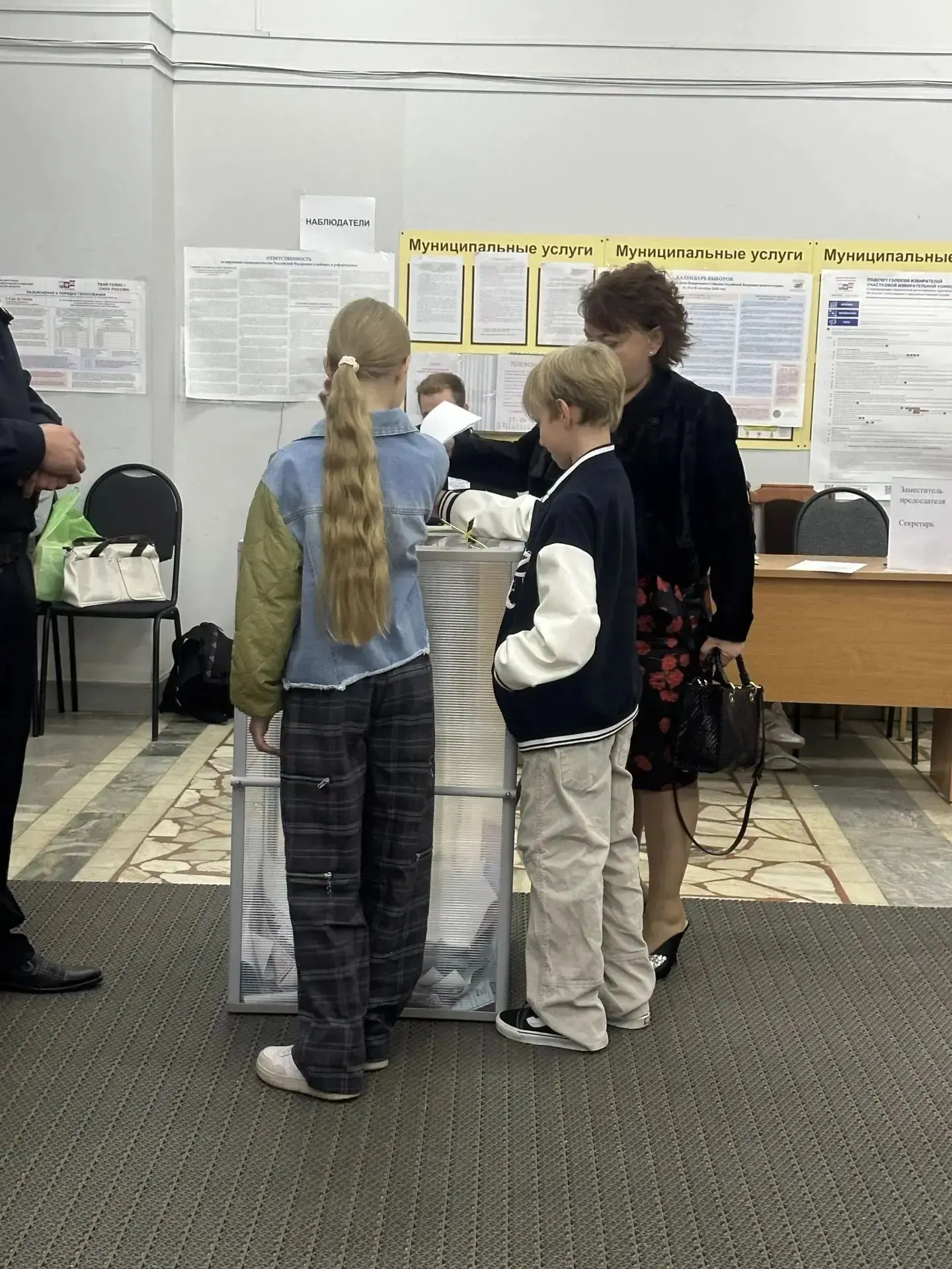 Сегодня день особенный — мы с внуками исполнили наш гражданский долг! 🗳️