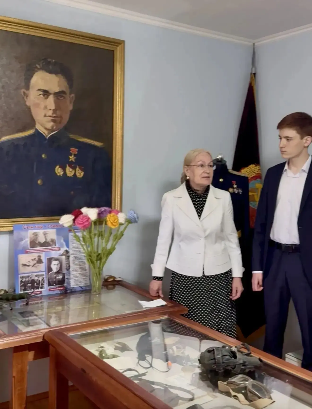 15 мая, в день рождения Героя Советского Союза Алима Юсуфовича Байсултанова, ученики и ...
