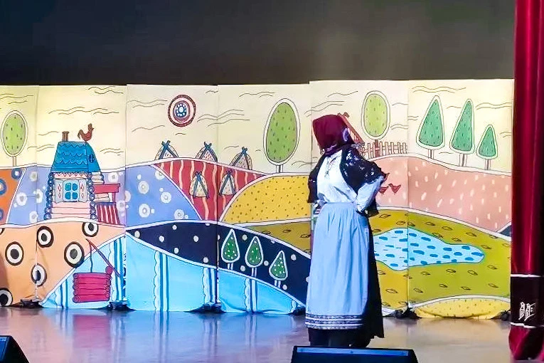 🎭 «АРТмосфера» в гостях у студии «Звезда»  Актёры школьного театра «АРТмосфера» побывали на спектакл