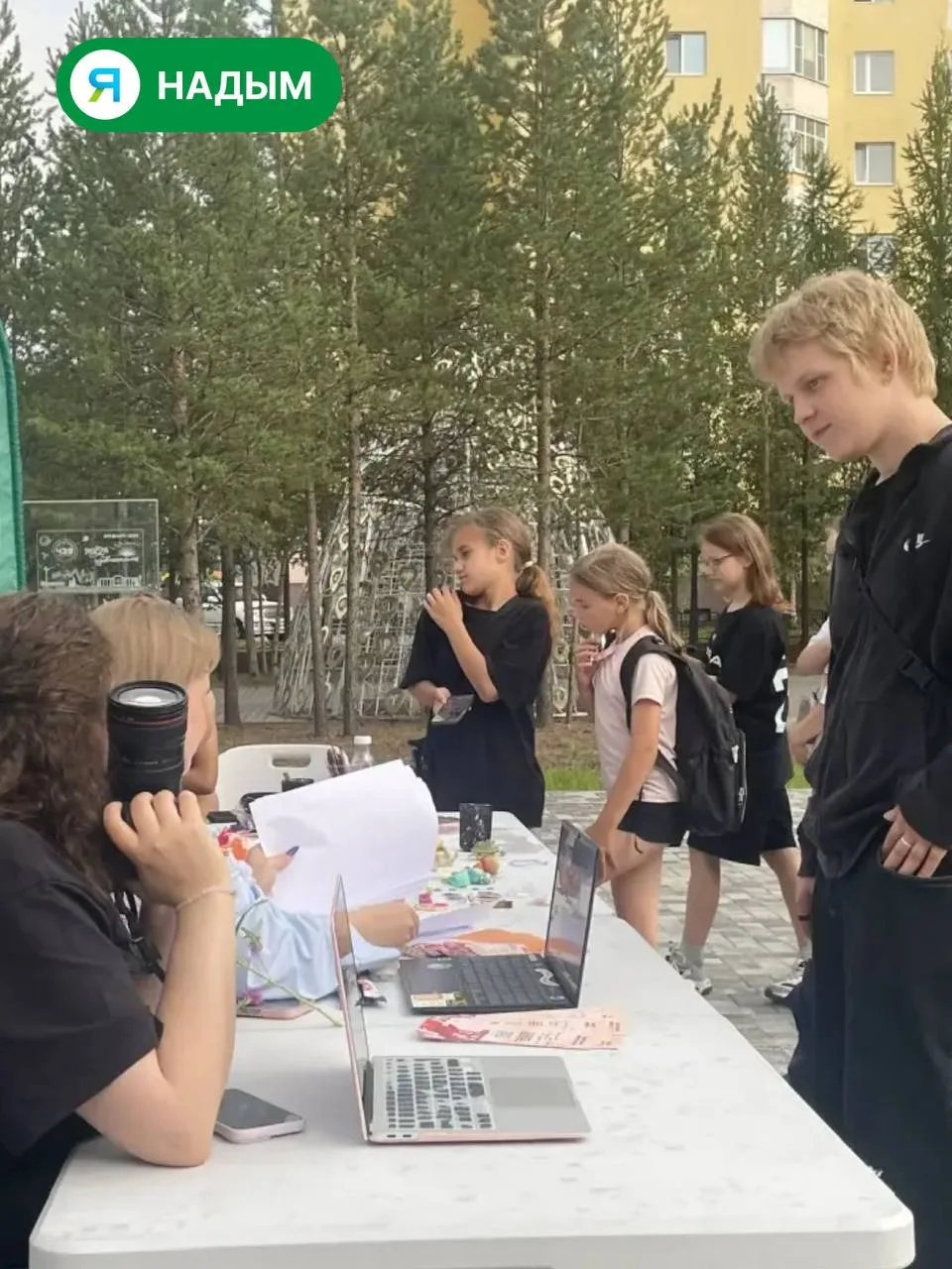 👏 Лето с молодёжкой продолжается в Надыме

По пятницам на Аллее выпускников проходят творческие про
