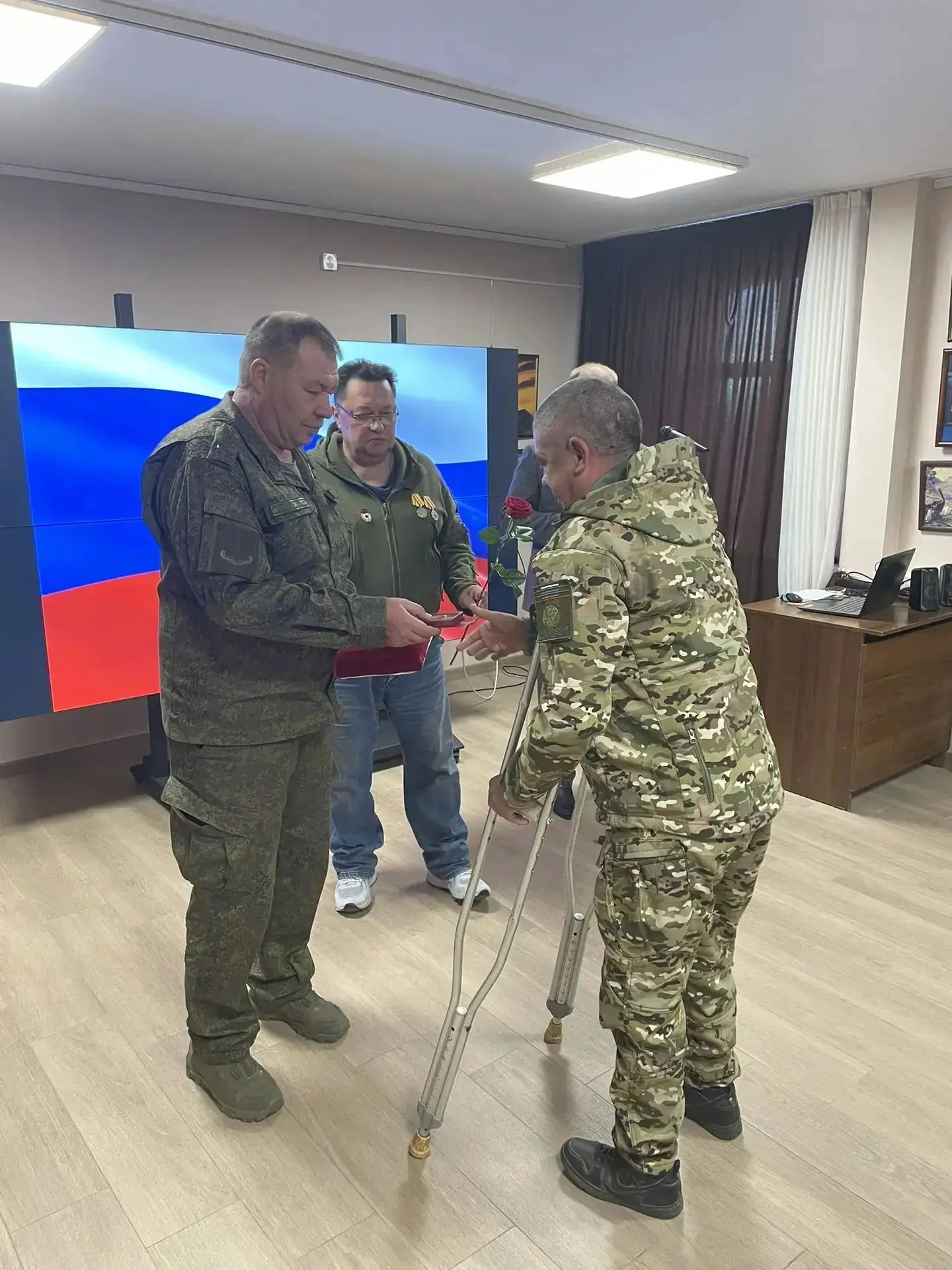 В Марксовском краеведческом музее состоялась церемония вручения наград участнику СВО и ...