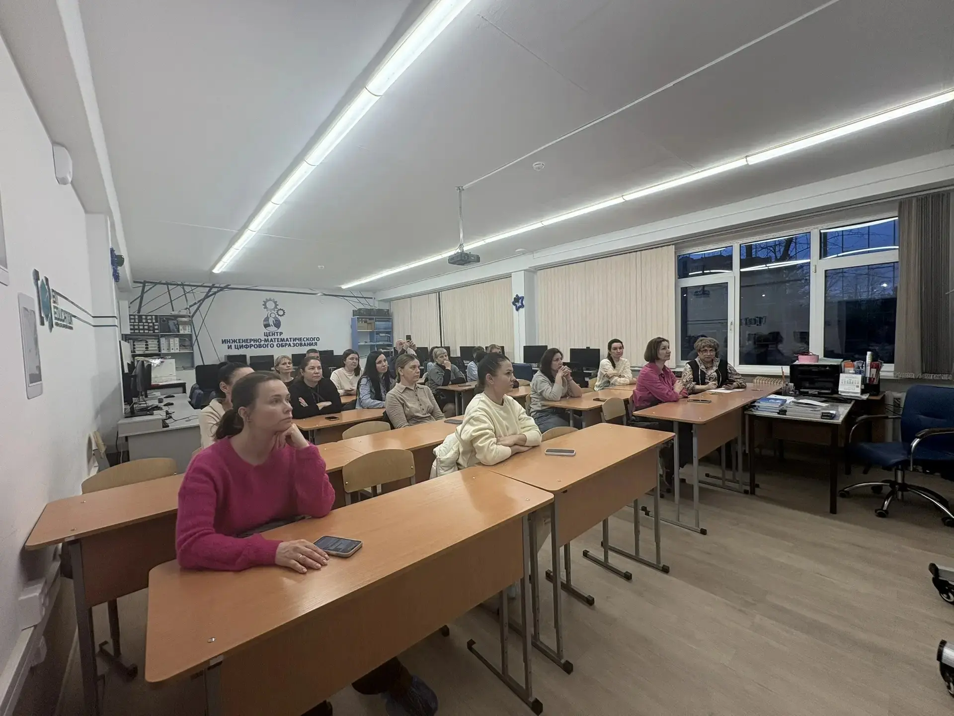 Сегодня для моих родителей 5-9 классов прошло общегородское родительское собрание на тему: "Подросто