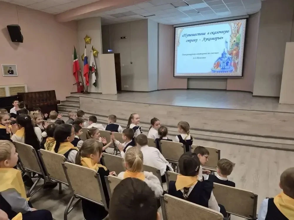 Третий день нашей «Разноцветной недели» в начальной школе окрасился в солнечный жёлтый цвет! Этот де