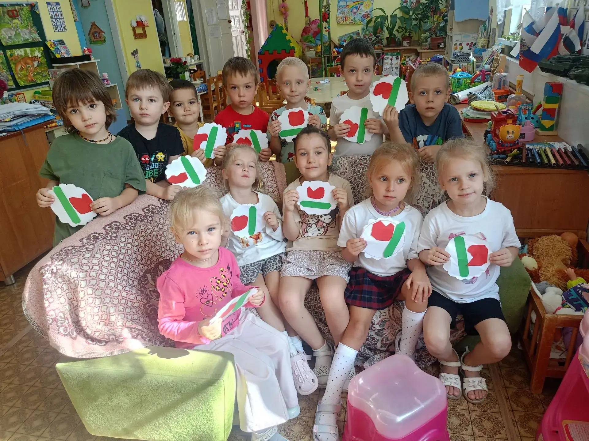 Аппликация в группе 14.