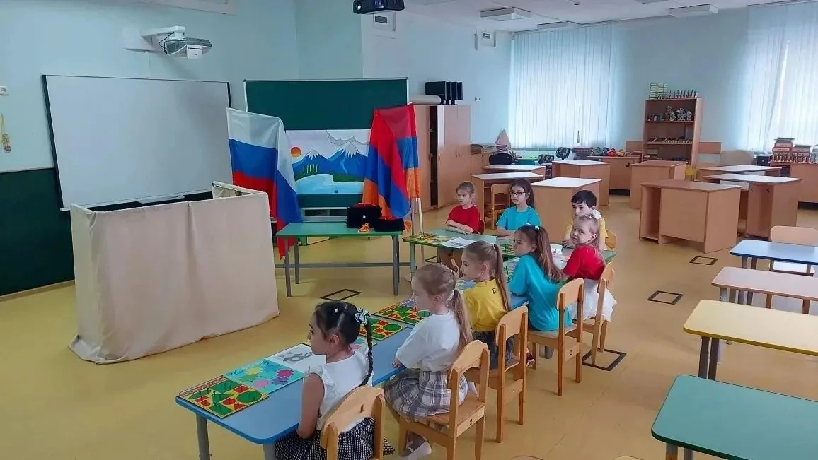 🌸Сегодня на базе ДО "Непоседы" воспитателями Испирян М.Ю. и Козловой Е.Н. был проведём теле-мост по 