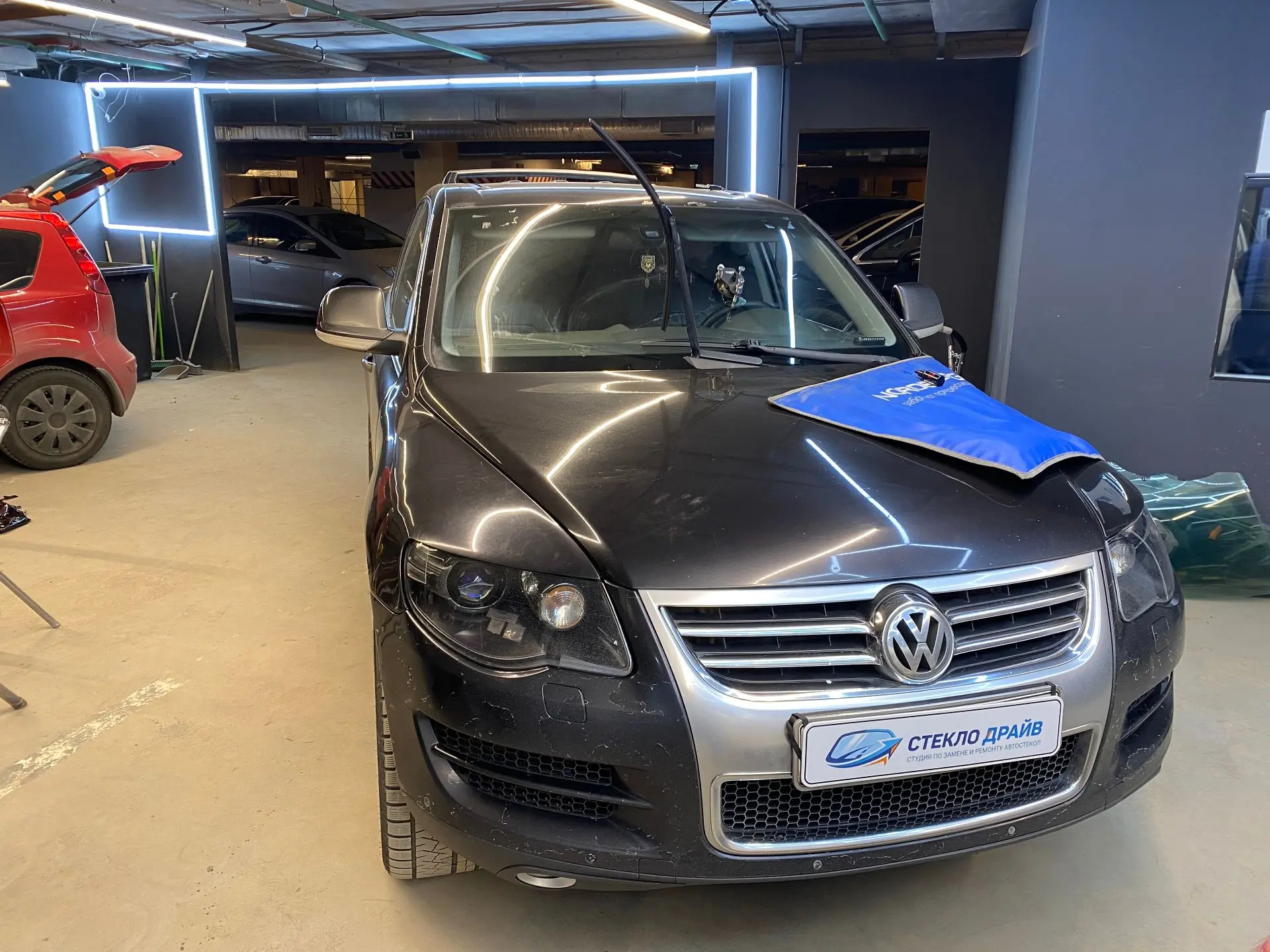 Точечное спасение: VW Touareg и трещина, которую остановили 🔧🛡️