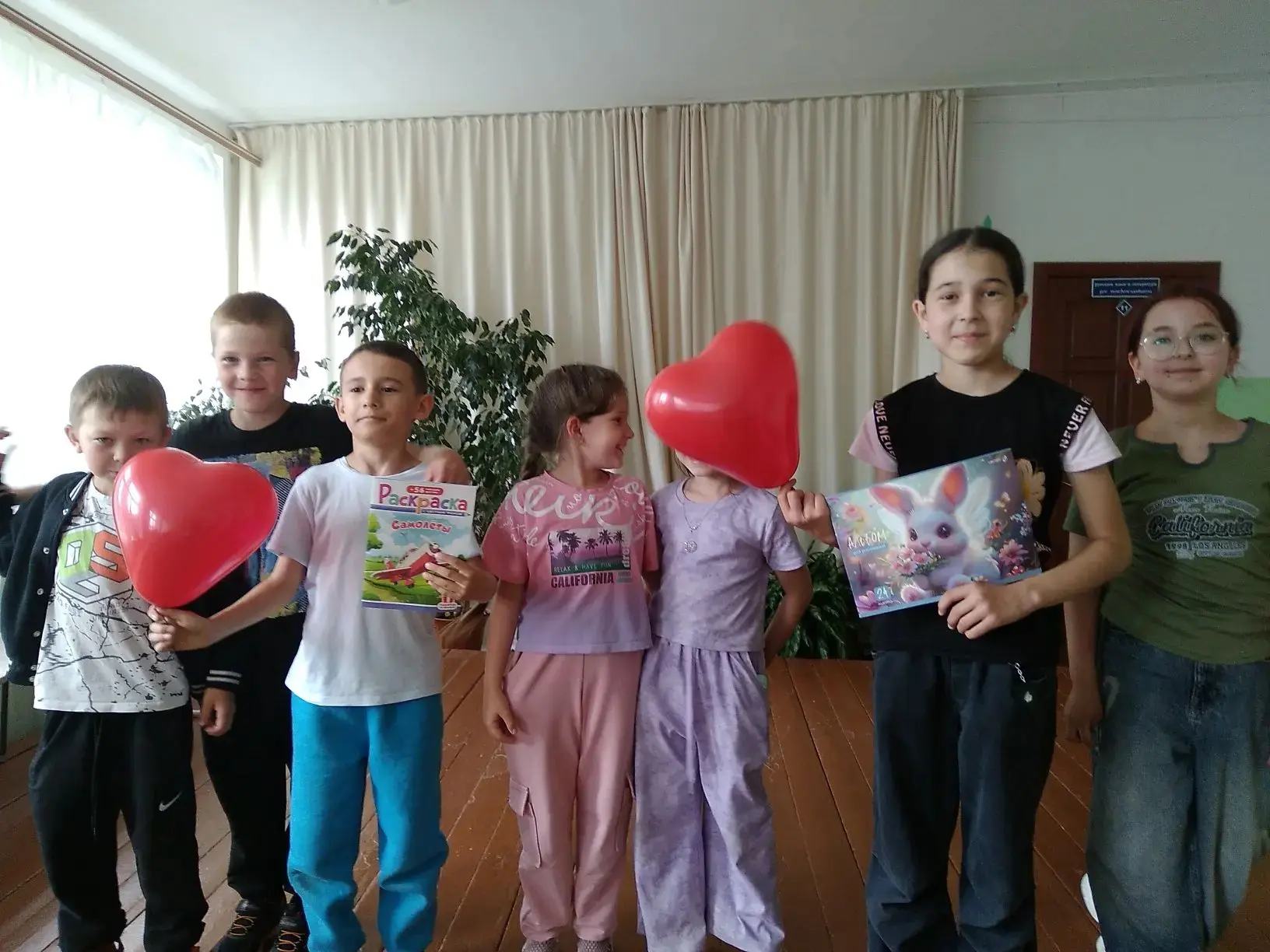 🎉 11-й день в лагере: День именинника! 🎂

Сегодня поздравляли всех, у кого день рождения летом. Де