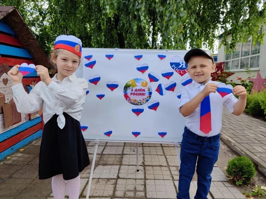 АКЦИЯ "Я ЛЮБЛЮ РОССИЮ!"🇷🇺🇷🇺🇷🇺❤❤❤
В преддверии Дня России в нашем детском саду прошла акция «Я 