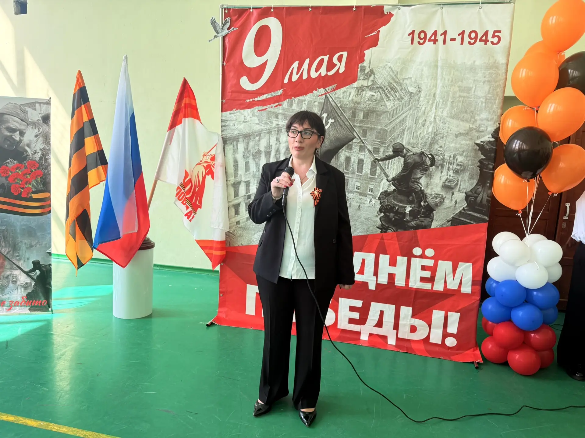 ⭐️7 мая в МАОУ "Школа 70" прошло традиционное мероприятие   "Бессмертный полк", объединившее  ученик