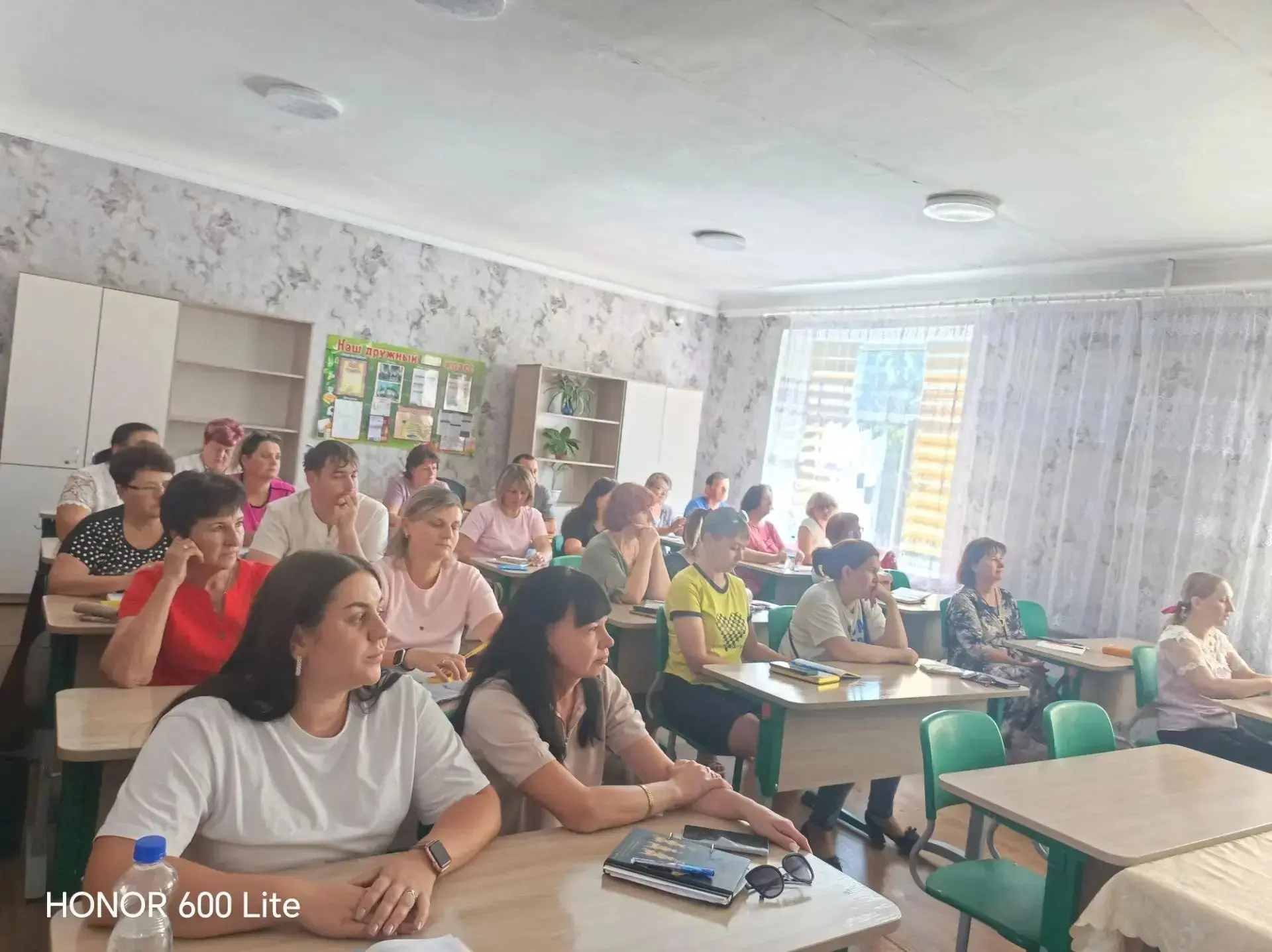 📌В Лутугинской средней школе №1 состоялось традиционное августовское педагогическое со...