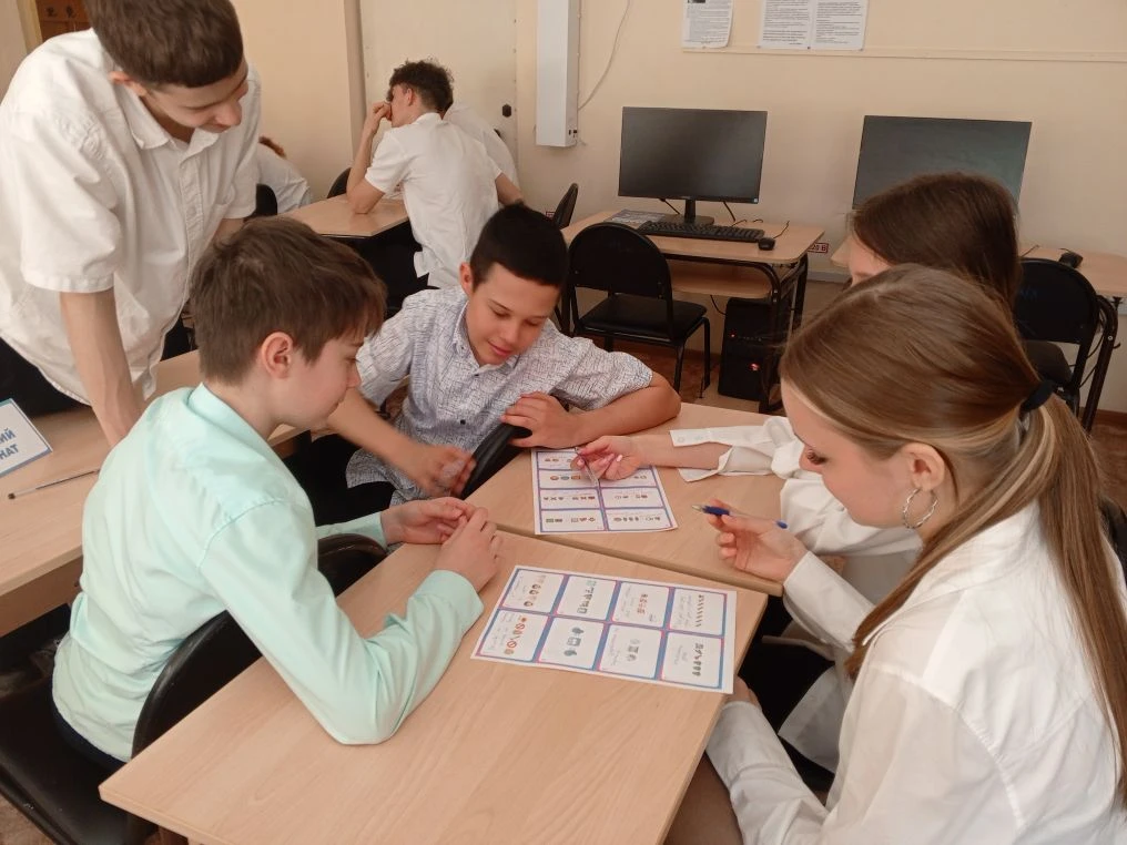 🧠 Логика, смекалка и поддержка наставников: в Гимназии №2 прошёл отборочный этап Логического чемпион