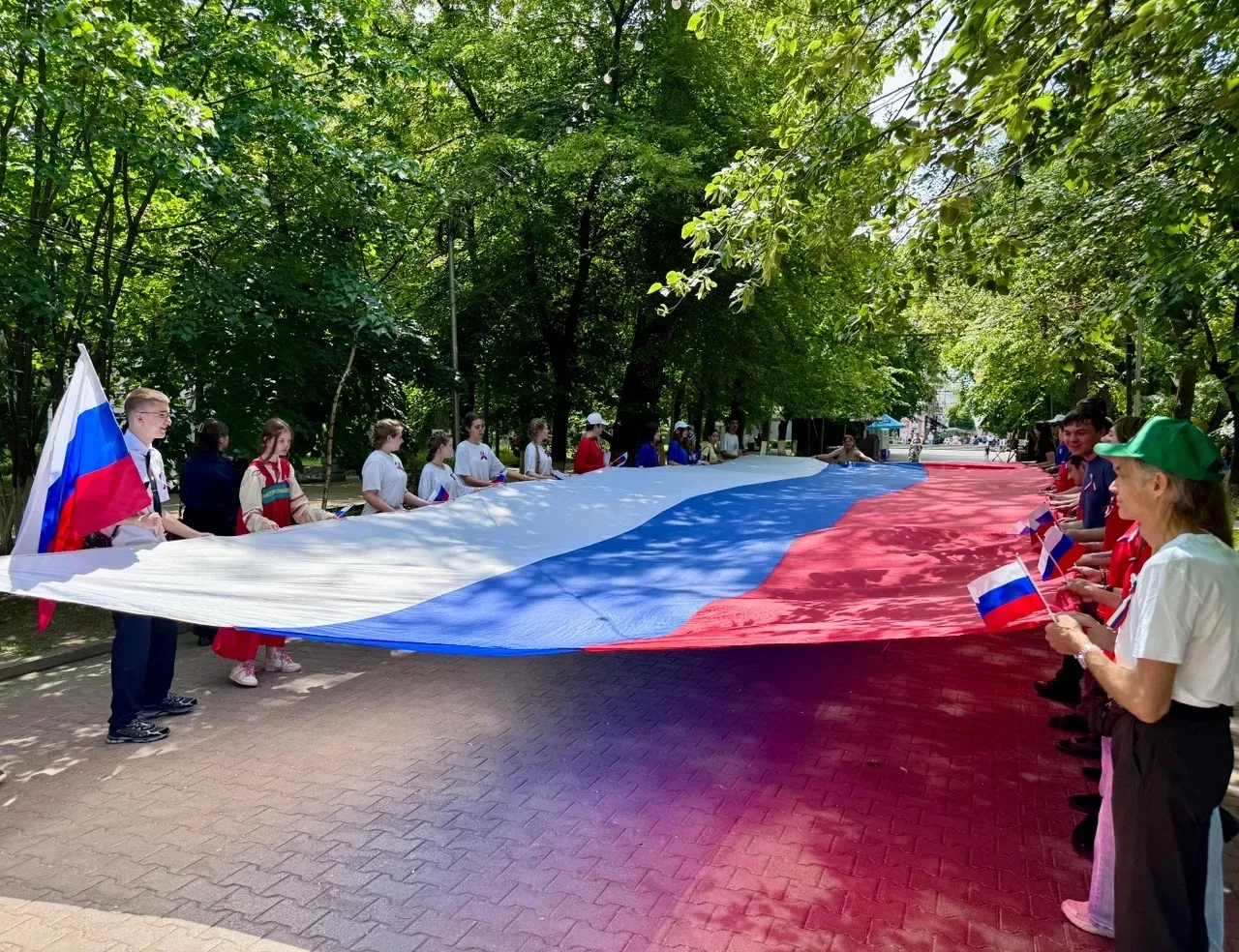 🇷🇺Воспитанники МБДОУ 156 приняли участие в Городской интерактивной программе «Код единства: игры н