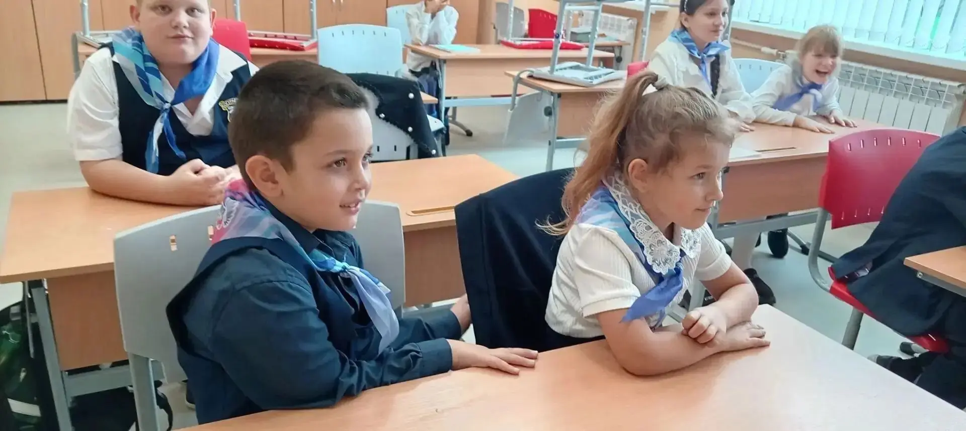 Сегодня во 2 классе прошло занятие, посвящённое дружбе и команде. Ребята смотрели мульт...