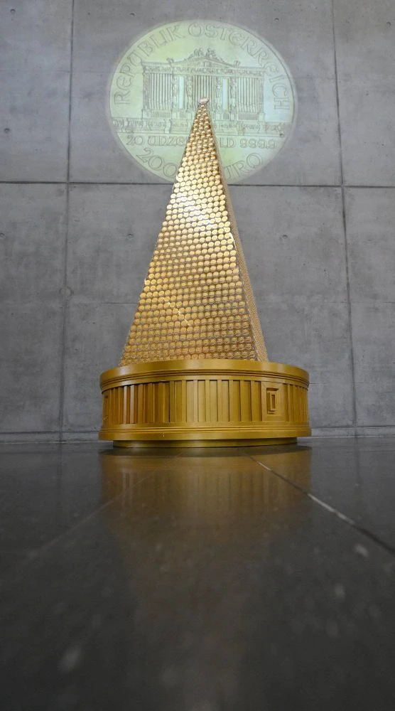 Вот вам мой рейтинг безумных (и безумно дорогих!) елок.   Открывает топ елка Swarovski в Гонконгском