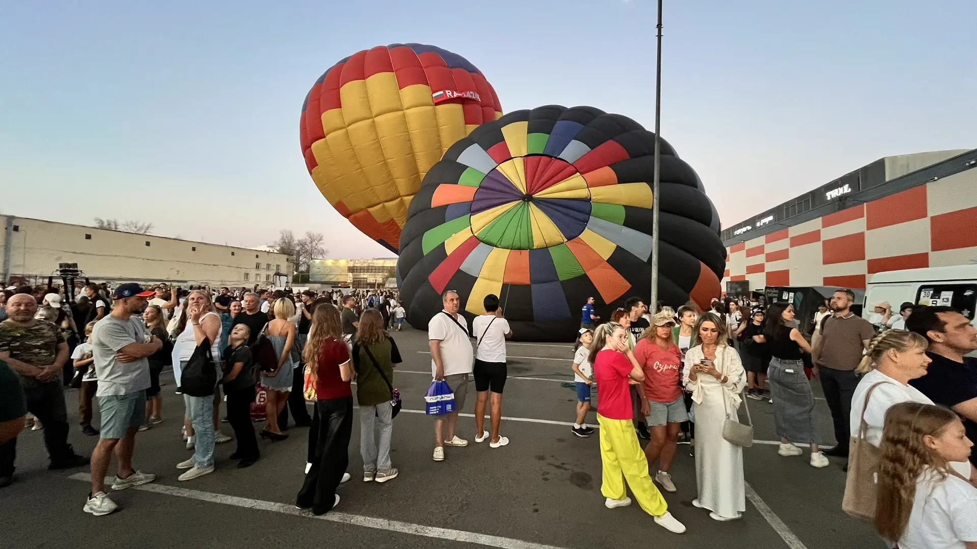 Прямо сейчас около ТРК ЛЕТО происходит что-то потрясающее 🌏🎈