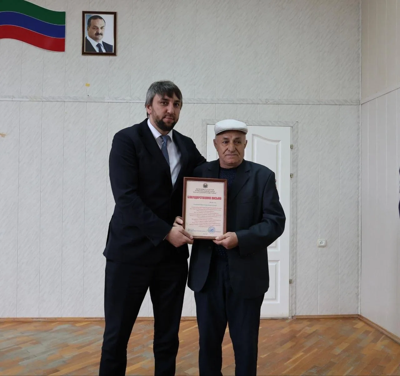 Благодарность отцу участника СВО было вручено от имени администрации МР Карабудахкентск...