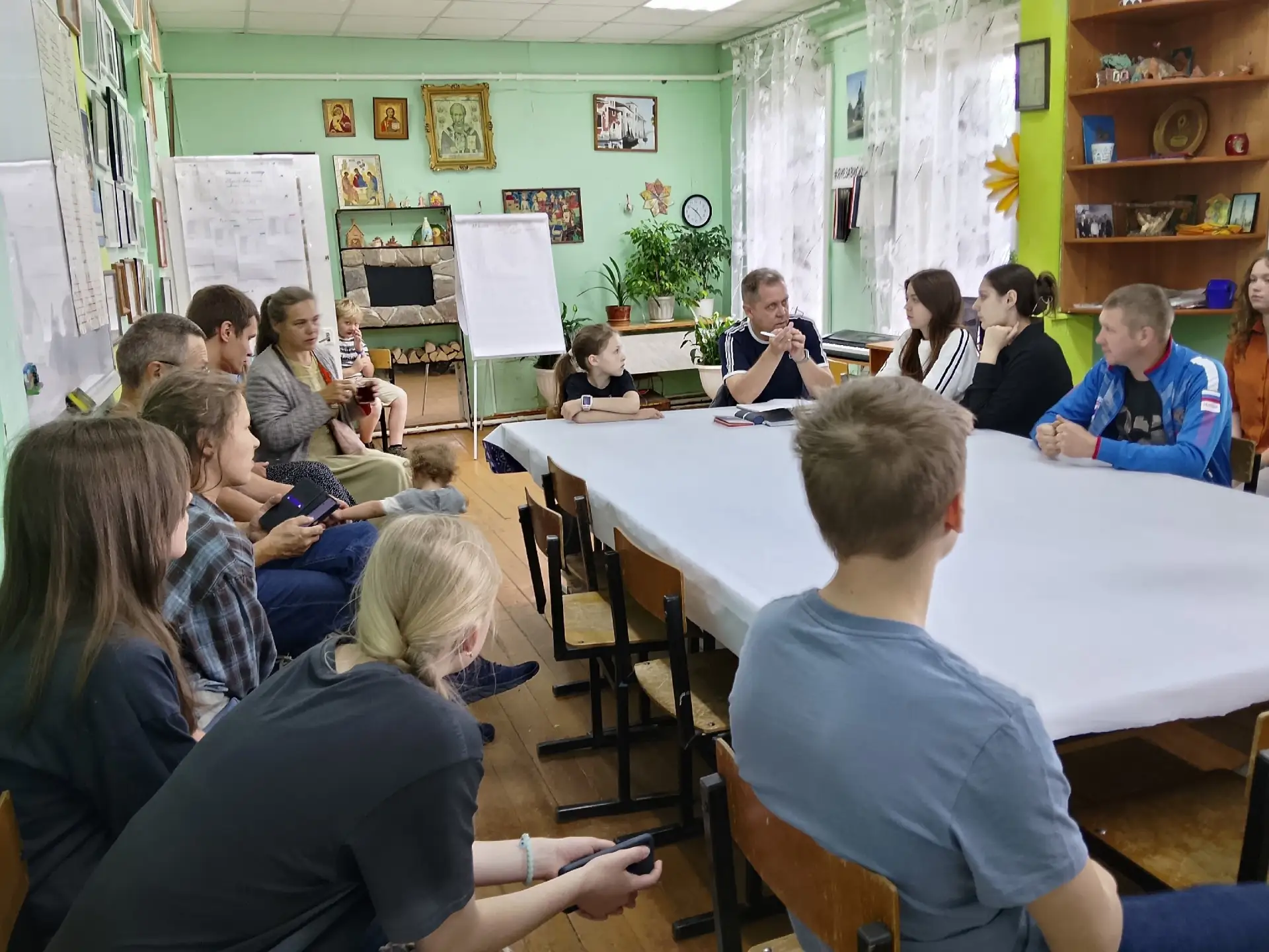 ✨Очередная встреча по подготовке к слёту «Трезвая страна» прошла в Воскресной школе Иверского храма,