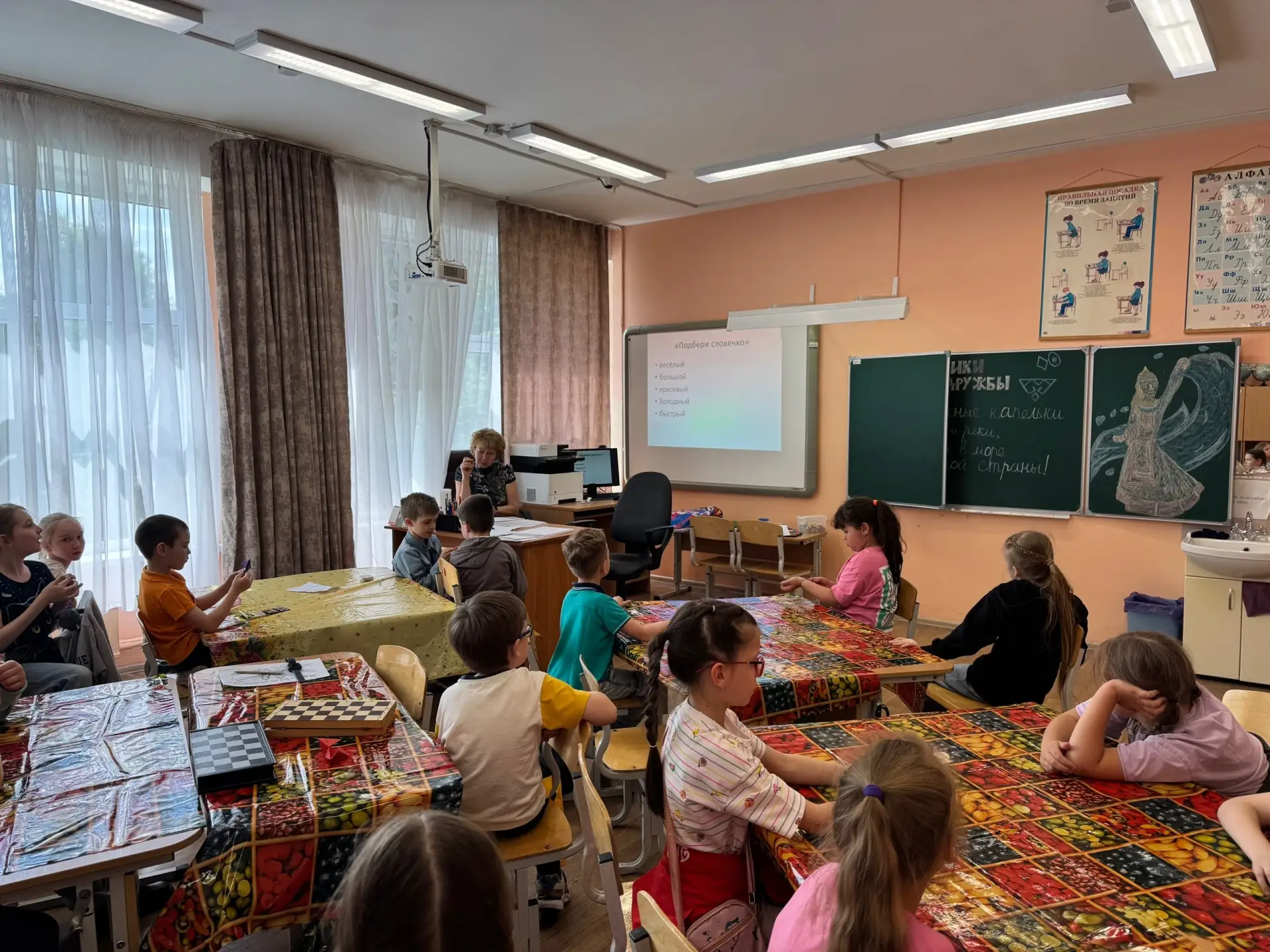 6 июня — День русского языка! В этот день мы чествуем богатство и красоту великого и могучего языка,