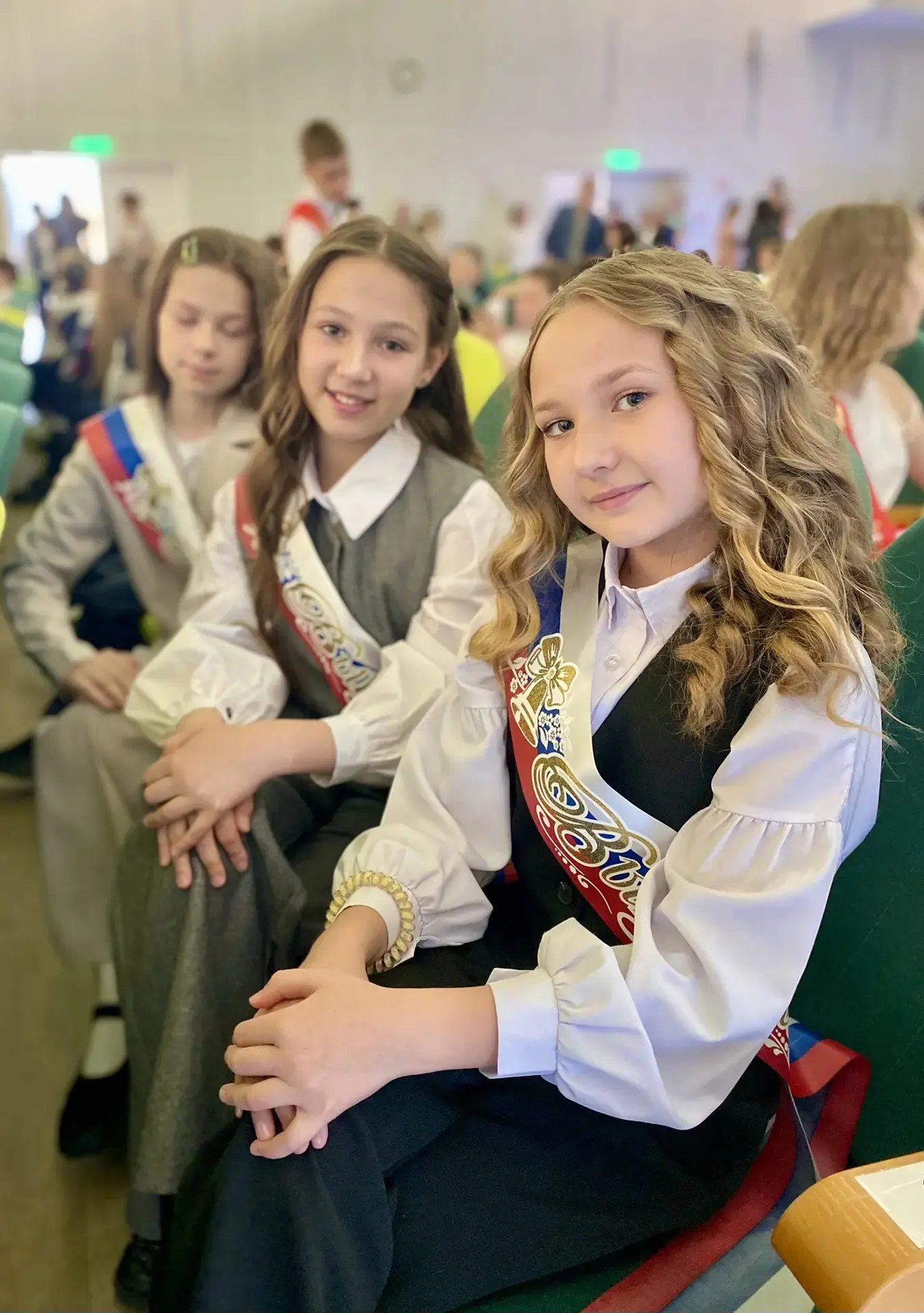 🎉 Ура! Мы — пятиклассники? Нет, пока ещё звёзды выпускного! 🎉Сегодня в нашей школе случилось настоящ
