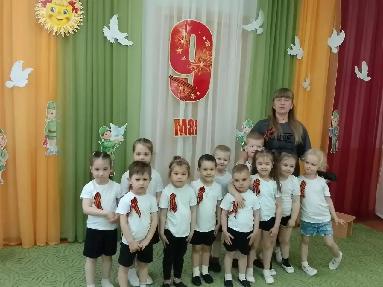 Сегодня наша средняя группа "Гномики", под руководством воспитателя Олеси Александровны, отметила св