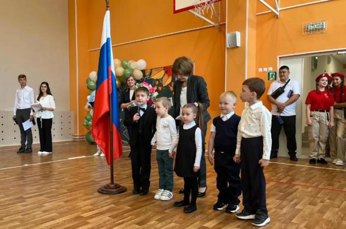 Наши дошколята из ДО 2: почётные гости на линейке в школе! Им выпала важная миссия сказ...