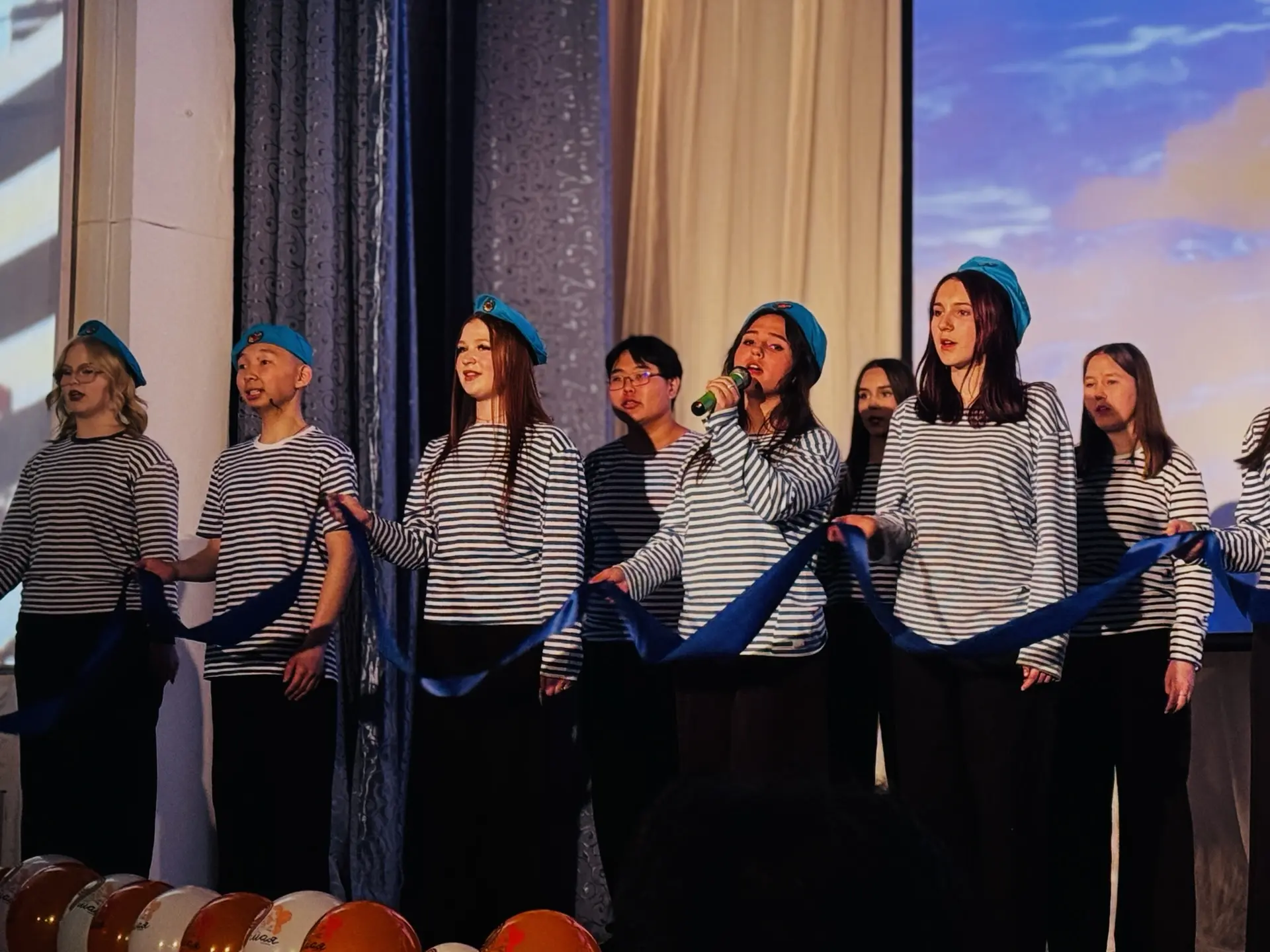 «Весна Победы»: 20 номеров, одна общая память в песне! 🎤🌸🇷🇺  13 мая в УУКЖТ ИрГУПС прошёл конкурс-пе