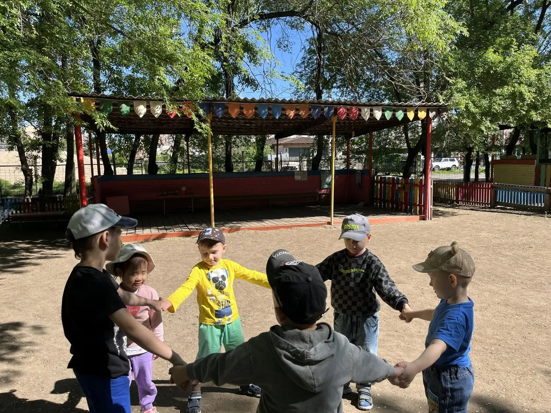 ☀️☀️☀️Летняя прогулка в детском саду: радость, здоровье и развитие!☝️

Прогулки летом — это не тольк