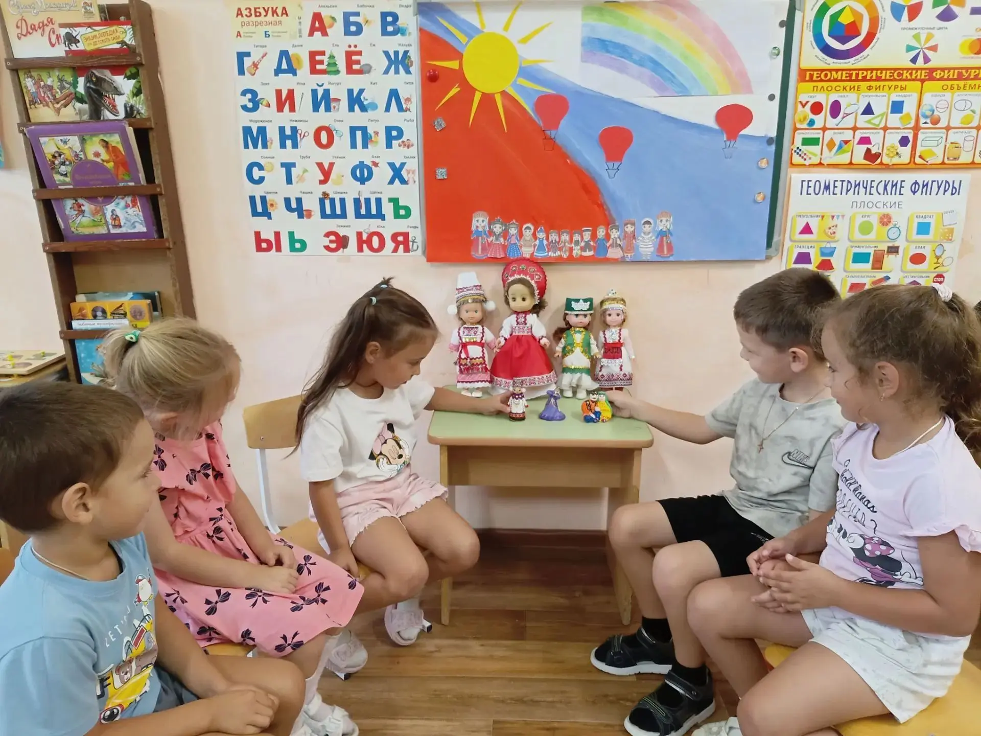 День языков народов в группе «Гномики»: учимся дружить и понимать друг друга! Через игр...