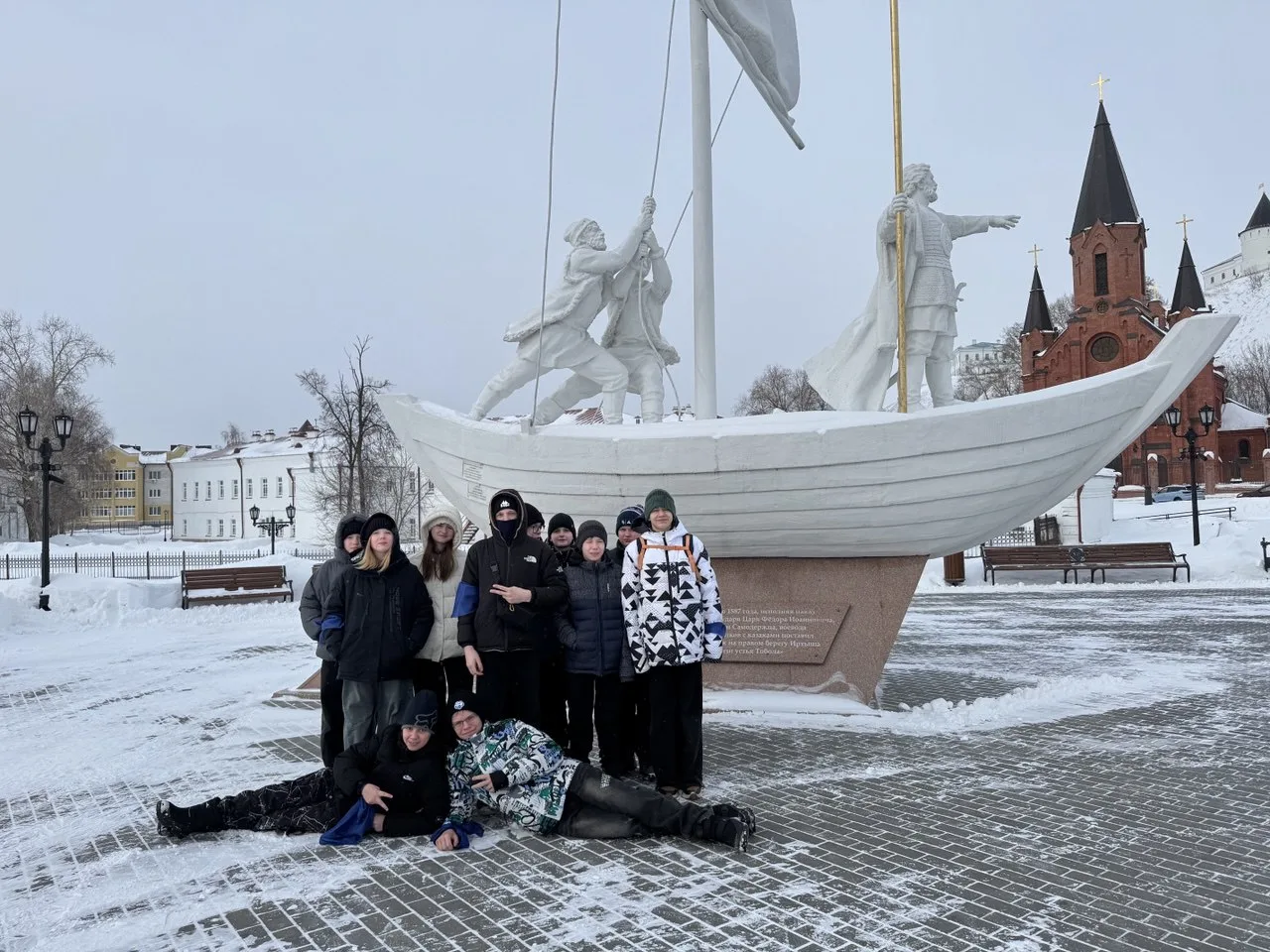 Погружение в историю: 6Ж класс покоряет Тобольск! 🏰📚  Кадеты 6Ж класса вернулись из невероятного обр