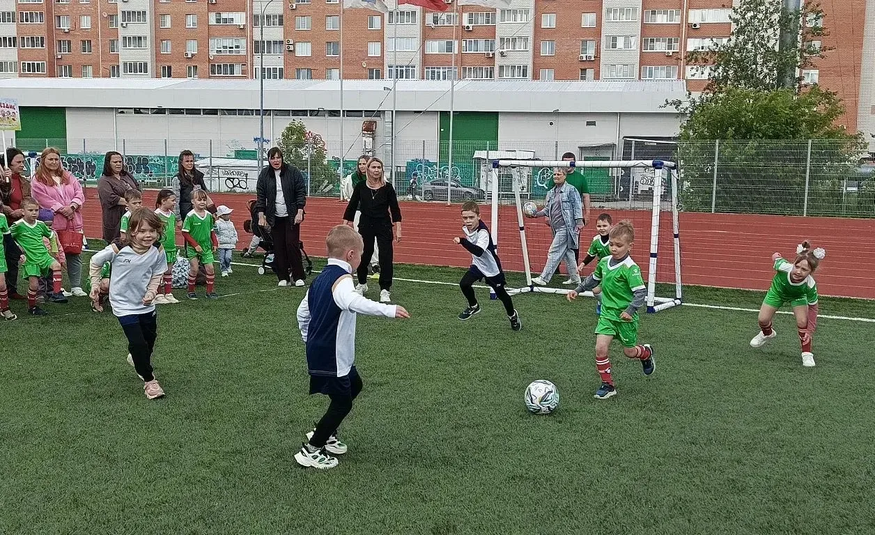 🎉 Турнир «Звёздочки футбола» подарил радость в День защиты детей! 🎉