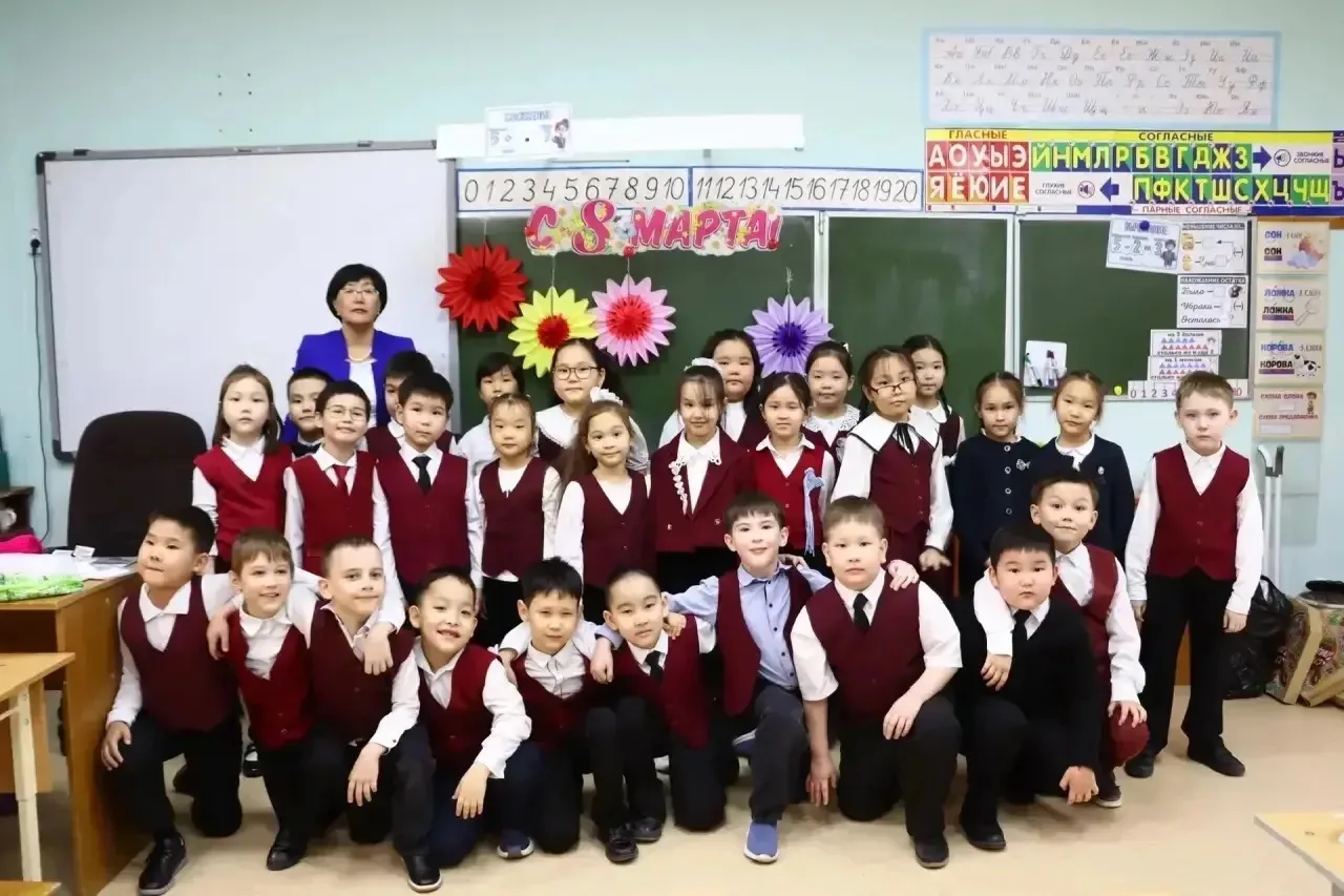 🌸 Трогательный праздник в 1 «В» классе к 8 Марта 🌸  В 1 в классе прошёл незабываемый праздник «Для м