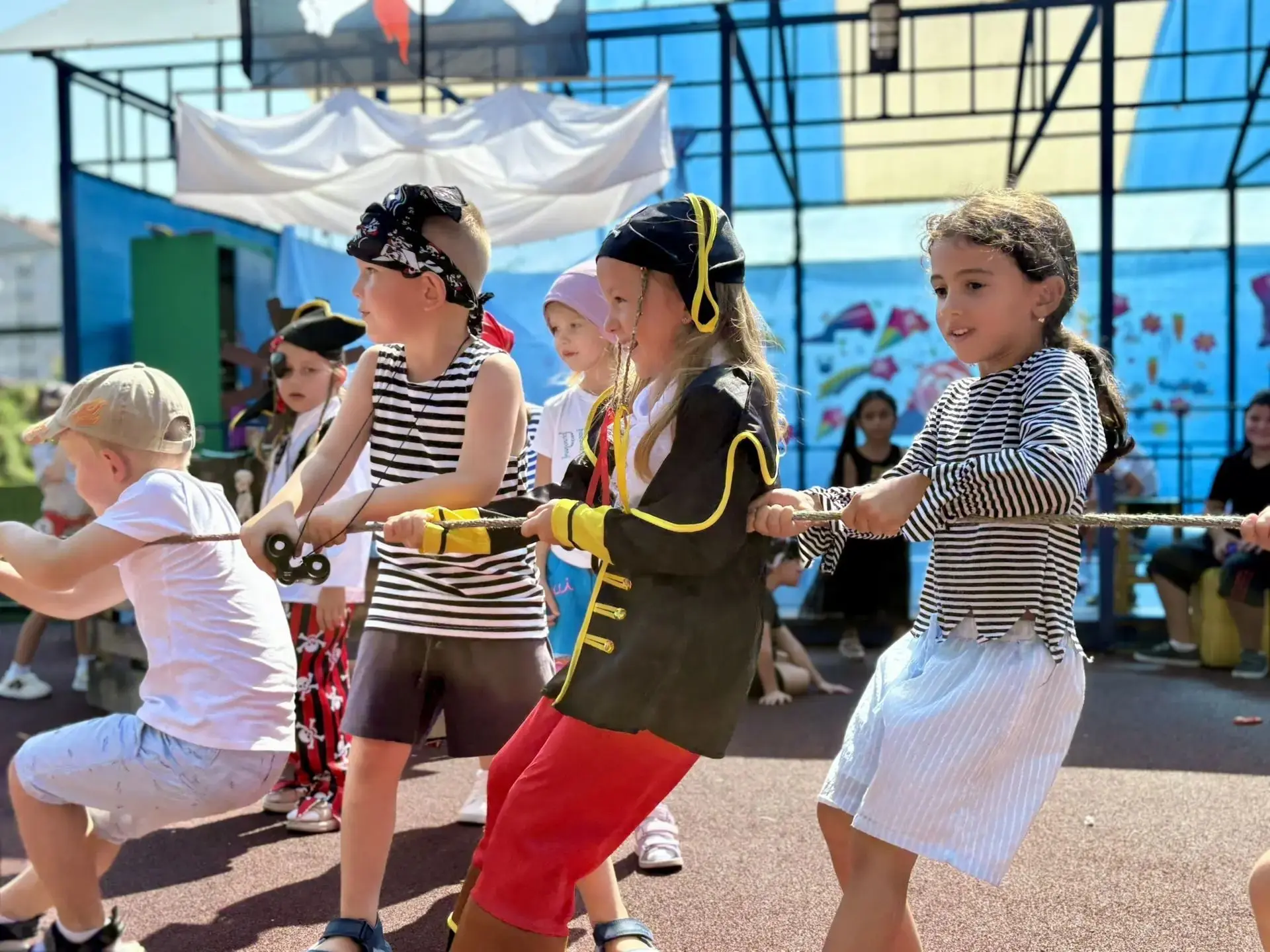 Поздравляем с переходом! Это важный этап в жизни детей. 🏴‍☠️🎉