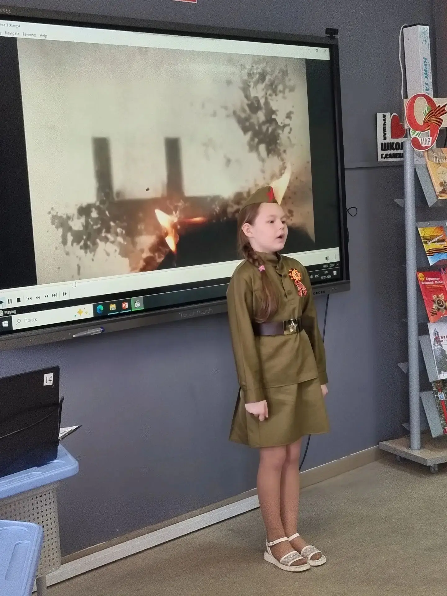 Конкурс чтецов «Я помню! Я горжусь!»  🎖️  В преддверии Дня Победы в библиотеке нашей школы прошёл тр