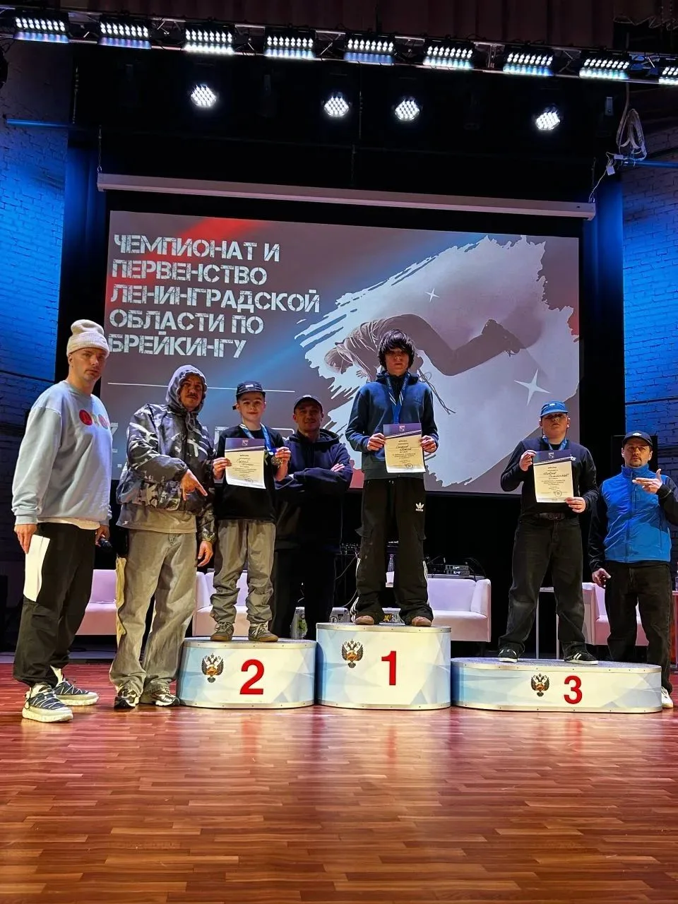 7 февраля состоялся Чемпионат Ленинградской области по брейкингу! 🏆Победителями в своих категориях с