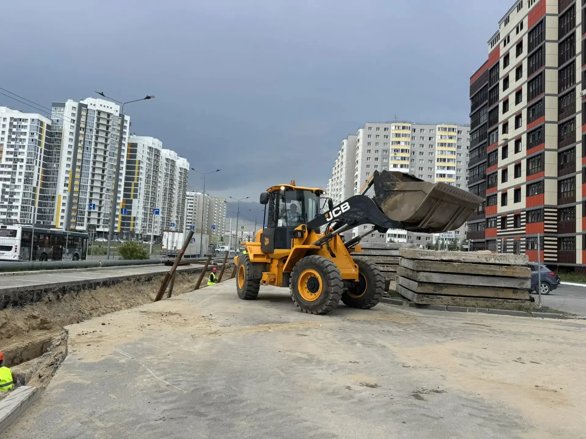 В Сургуте продолжается подготовка городских тепловых сетей к отопительному сезону.