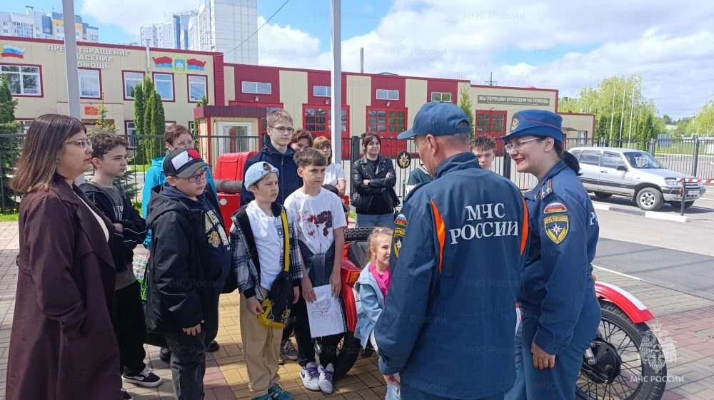 🟠 Маленькие гости в мире больших подвигов   В пожарно-спасательной части № 1 г. Орла прошла познават