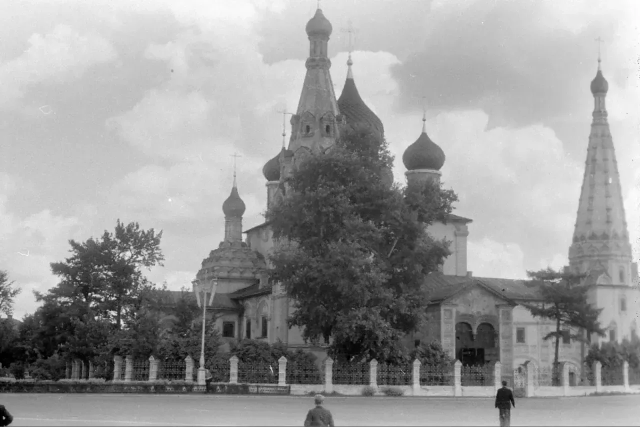 Назад в прошлое: окунемся в атмосферу старого города 📸

Церковь Ильи Пророка, 1962 г.