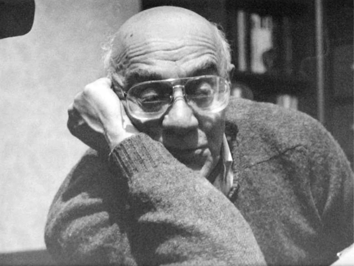 Для философа было бы странно говорить о сумме знаний, потому что философия есть знающее незнание. Зн