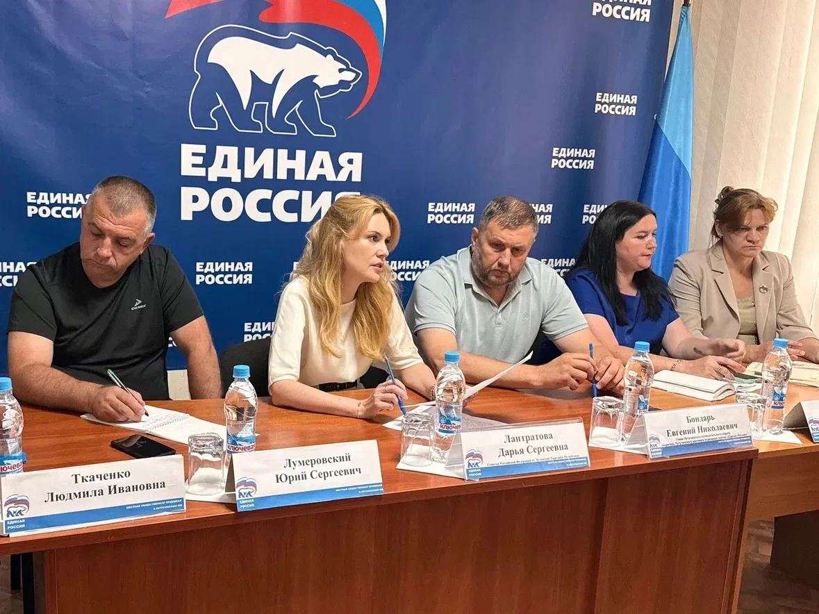 Прием граждан в этот раз провели в Лутугино

Большинство тем касались проблем жилищно-коммунального 