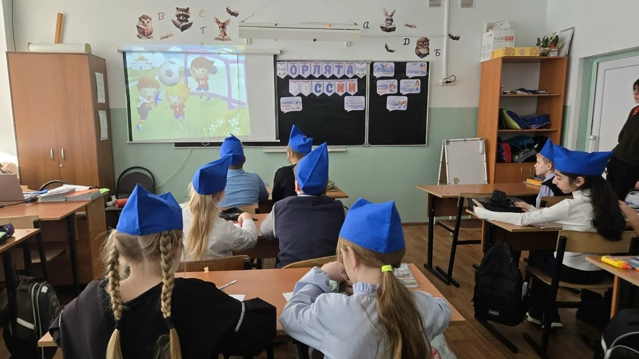 🌟 17 февраля в 3 «В» классе прошло увлекательное занятие «Орлёнок — Спортсмен»! 🌟 🏋️‍♂️ В этот день 