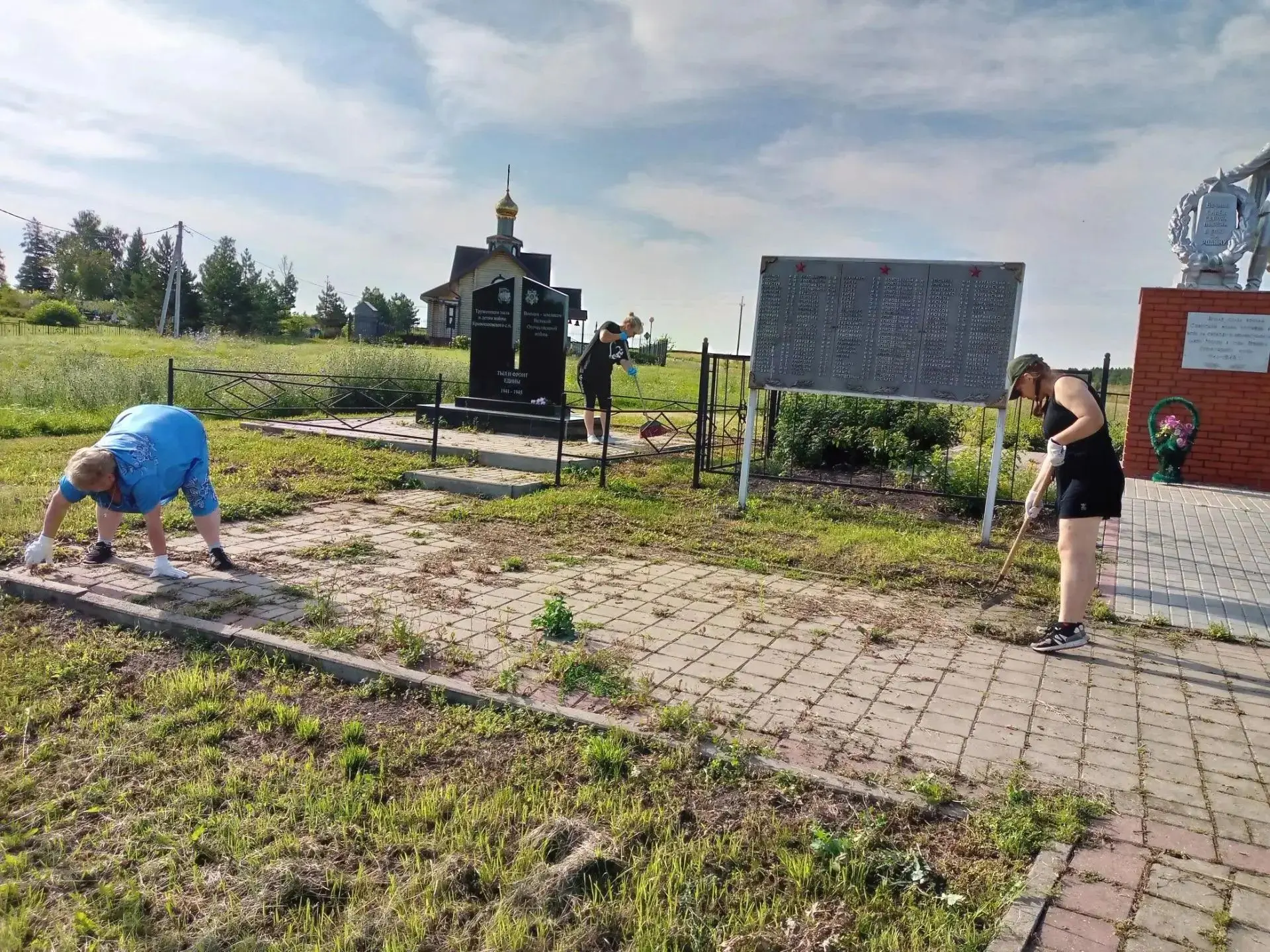 В рамках всероссийской патриотической акции и в преддверии Дня Государственного флага Р...