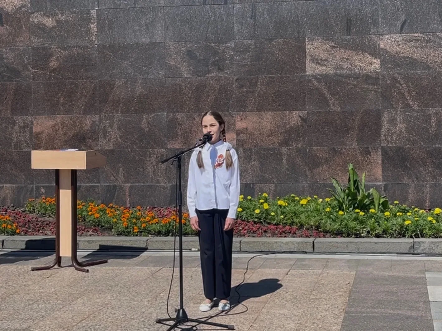 9 мая 2026 года на площади 30-летия Победы у Вечного огня прозвучали самые искренние и трогательные 