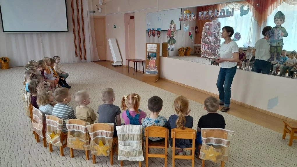 Мы пока что малыши, но уже знаем свою малую и большую Родину, знакомимся с великими соб...