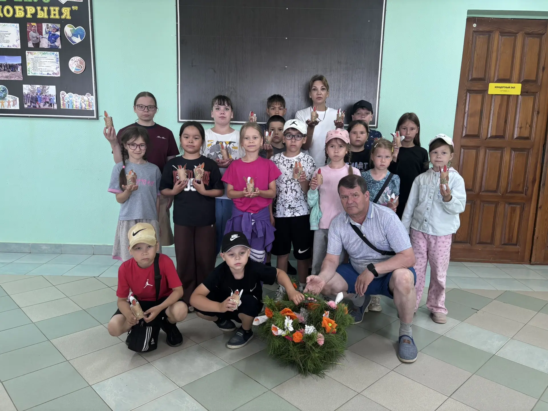 🤲Тепло детских рук — светлая память героям.

🤗Сегодня дети из пришкольного лагеря «Северянка» посе