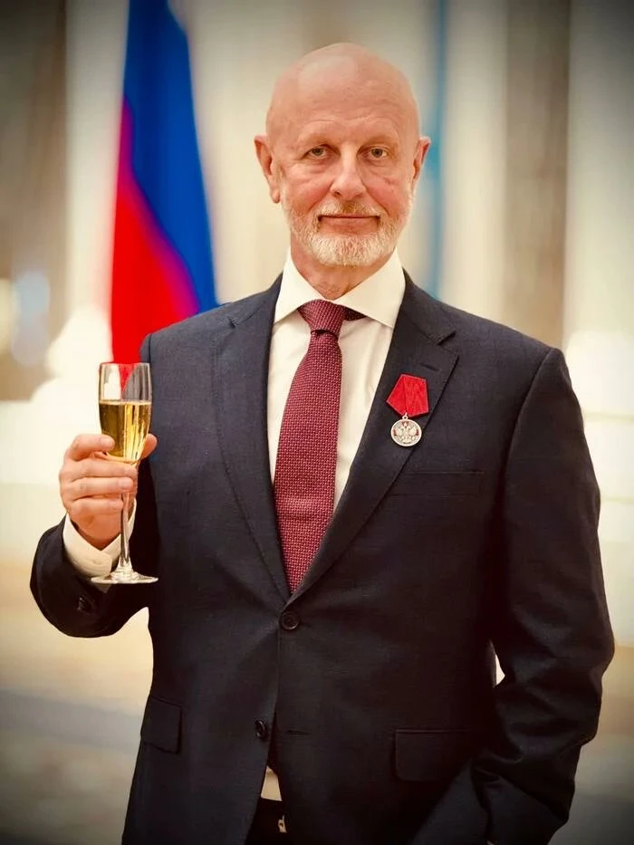 Пучкова Гоблина наградили медалью ордена «За заслуги перед Отечеством» II степени.

План на жизнь:


