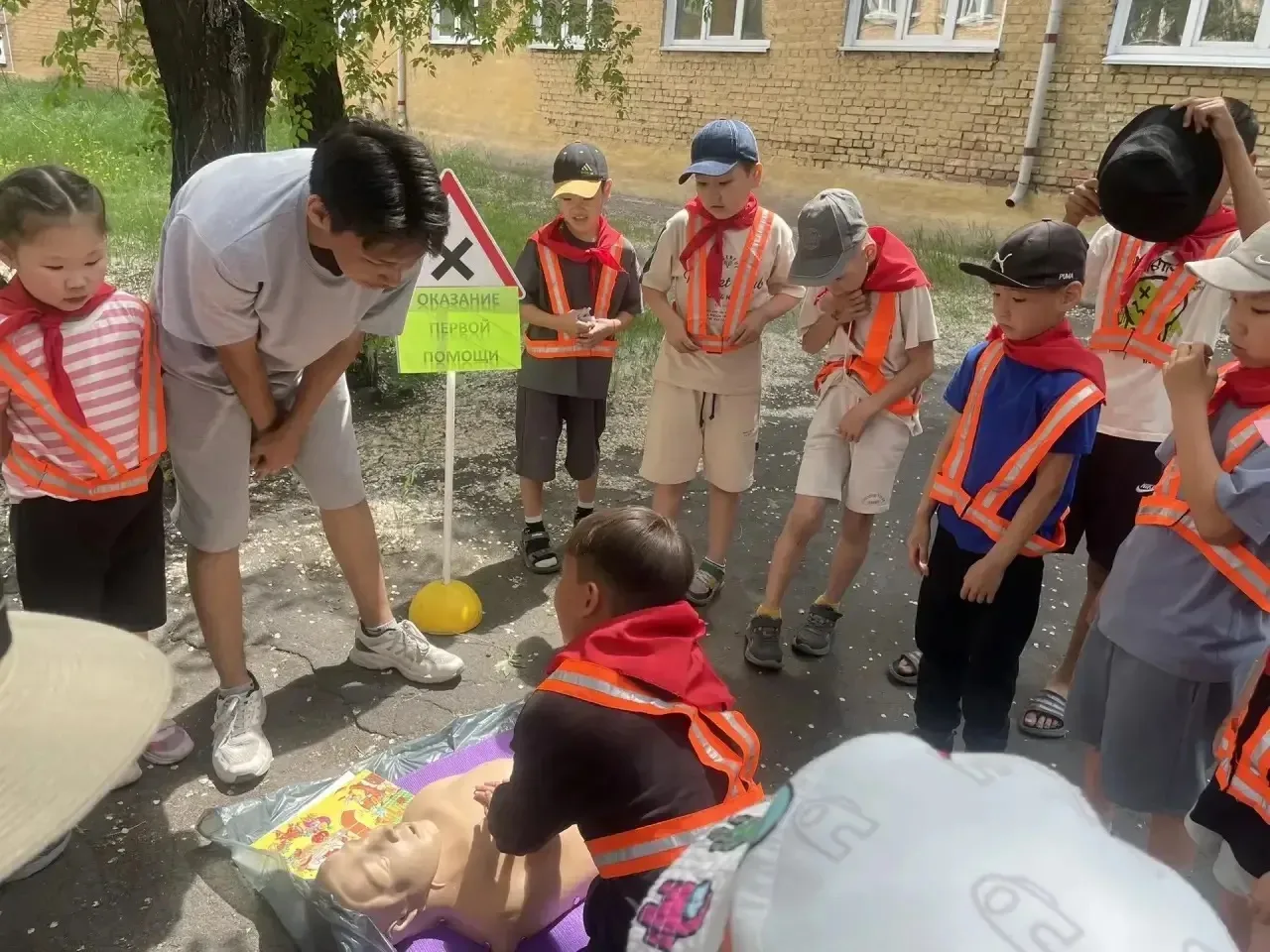 10 июня в пришкольном лагере «Сайзанак» прошёл насыщенный и познавательный день.

🔹 Квест-игра по П
