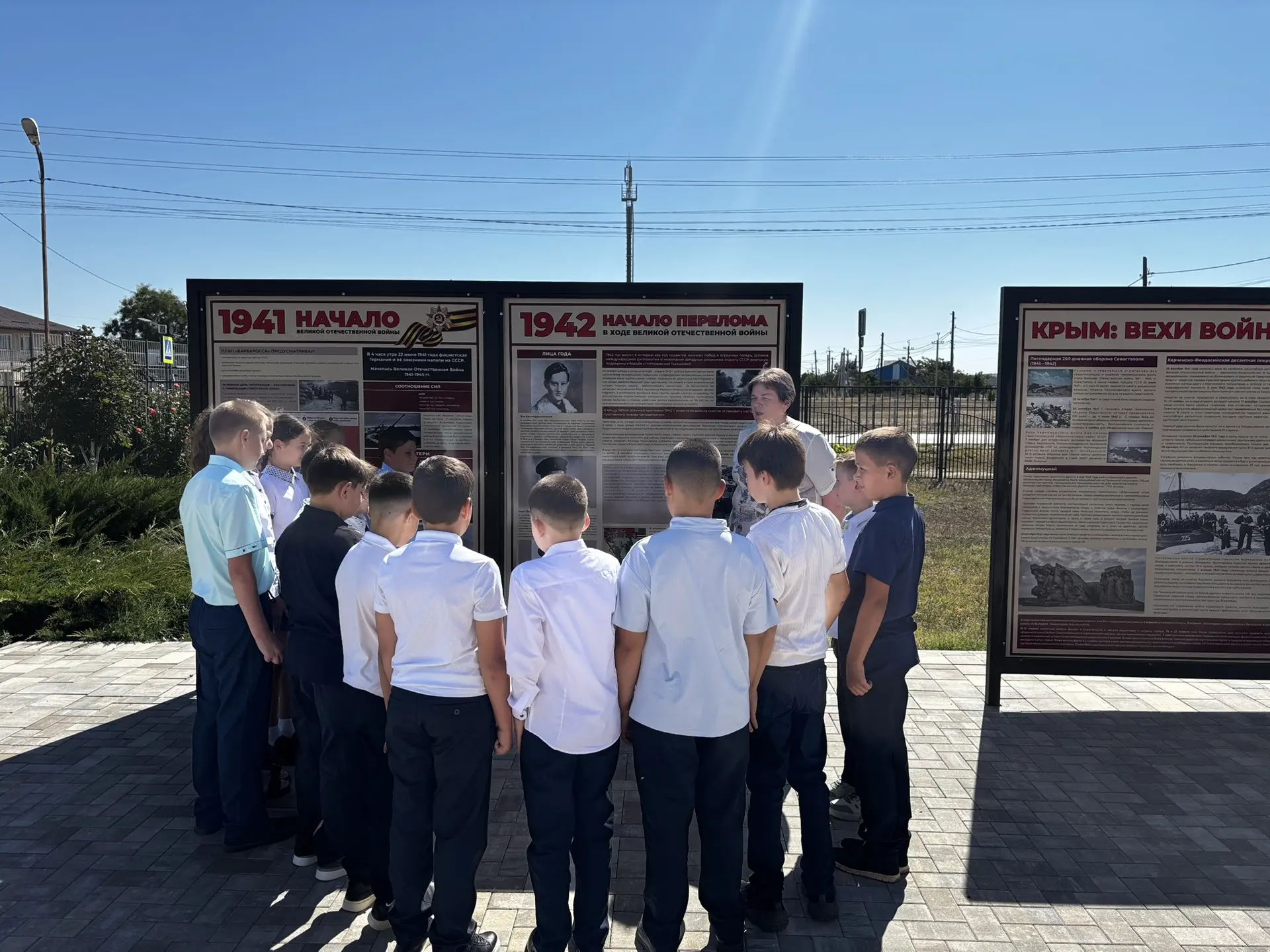 🏫Урок истории под открытым небом: пятиклассники посетили школьный музей
